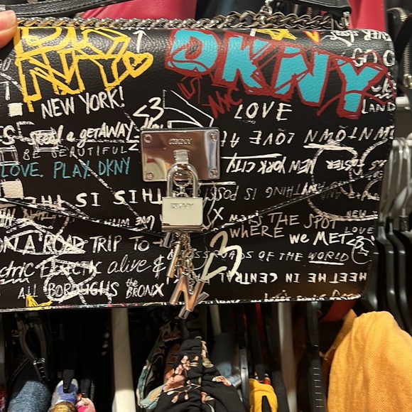 DKNY, handbag Cleo- Black’ Shoulder/Crossbody. 9.5“ x 6.5“ x 3“. NWT. - Picture 2 of 4